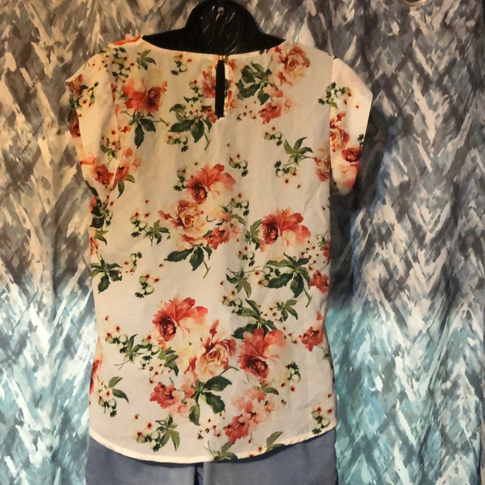 Flowered Blouse - Picture 2 of 5